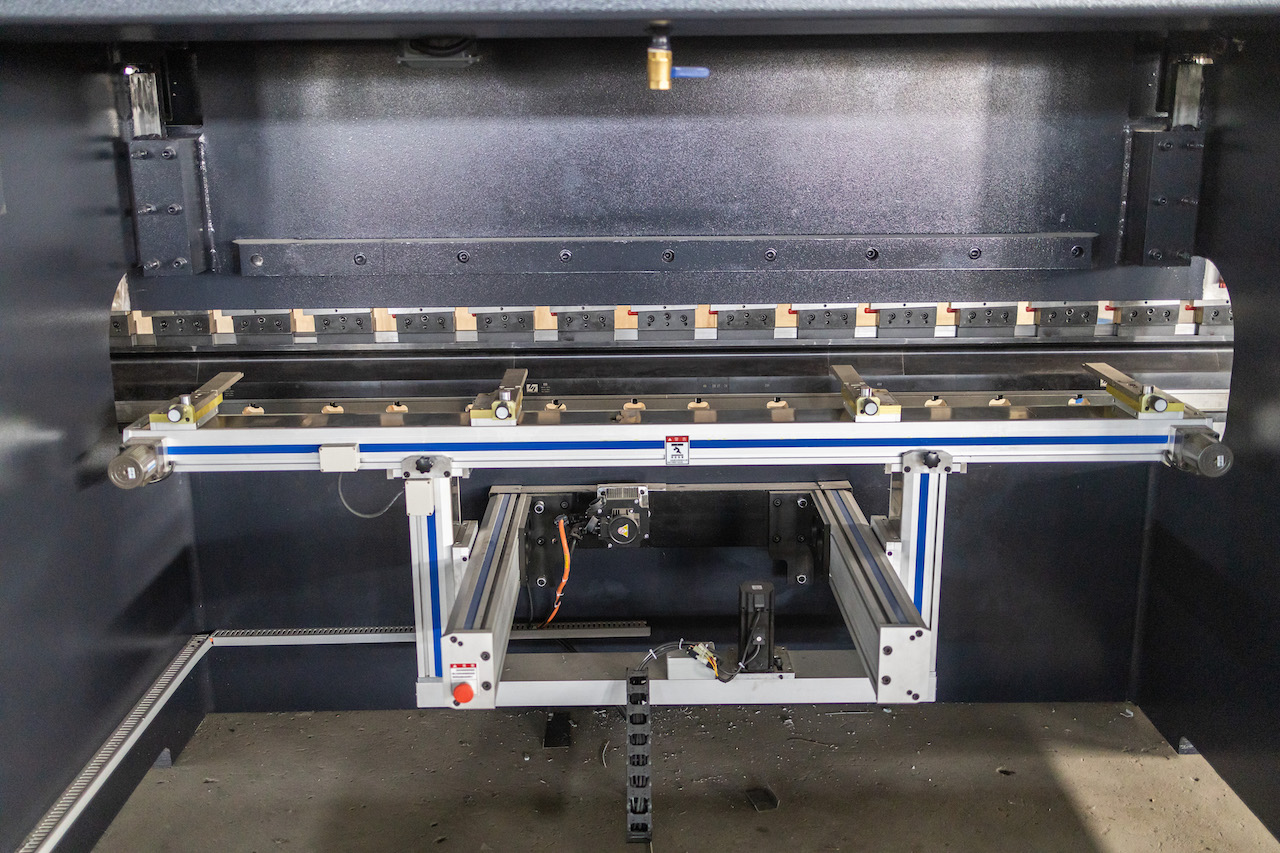 100t Hydraulic Cnc Brake Press Crowning Cnc Press Brake Delem