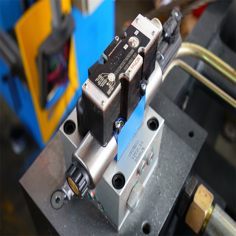 250 Tons Safe Cnc Hydraulic Press Brake For Steel Sheet Metal Bending