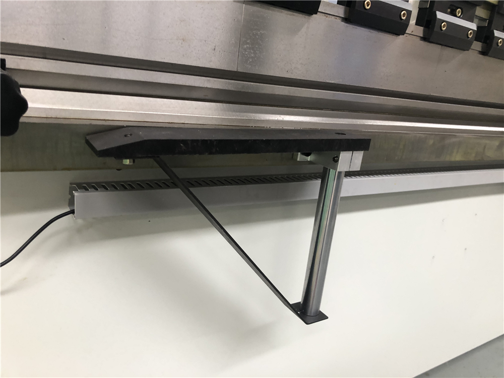 3+1 Axis Cnc Hydraulic Press Brake With Esa System