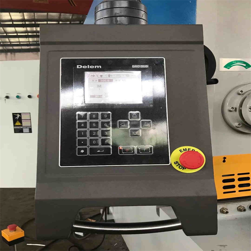 Cnc Hydraulic Metal Sheets Automatic Guillotine Shearing Machine For Metallic Processing