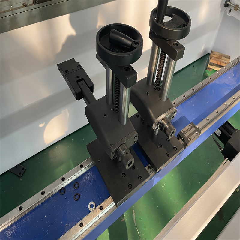 Wc67y 5mm Thickness Stainless Steel Sheet Hydraulic Press Brake Bending Machine