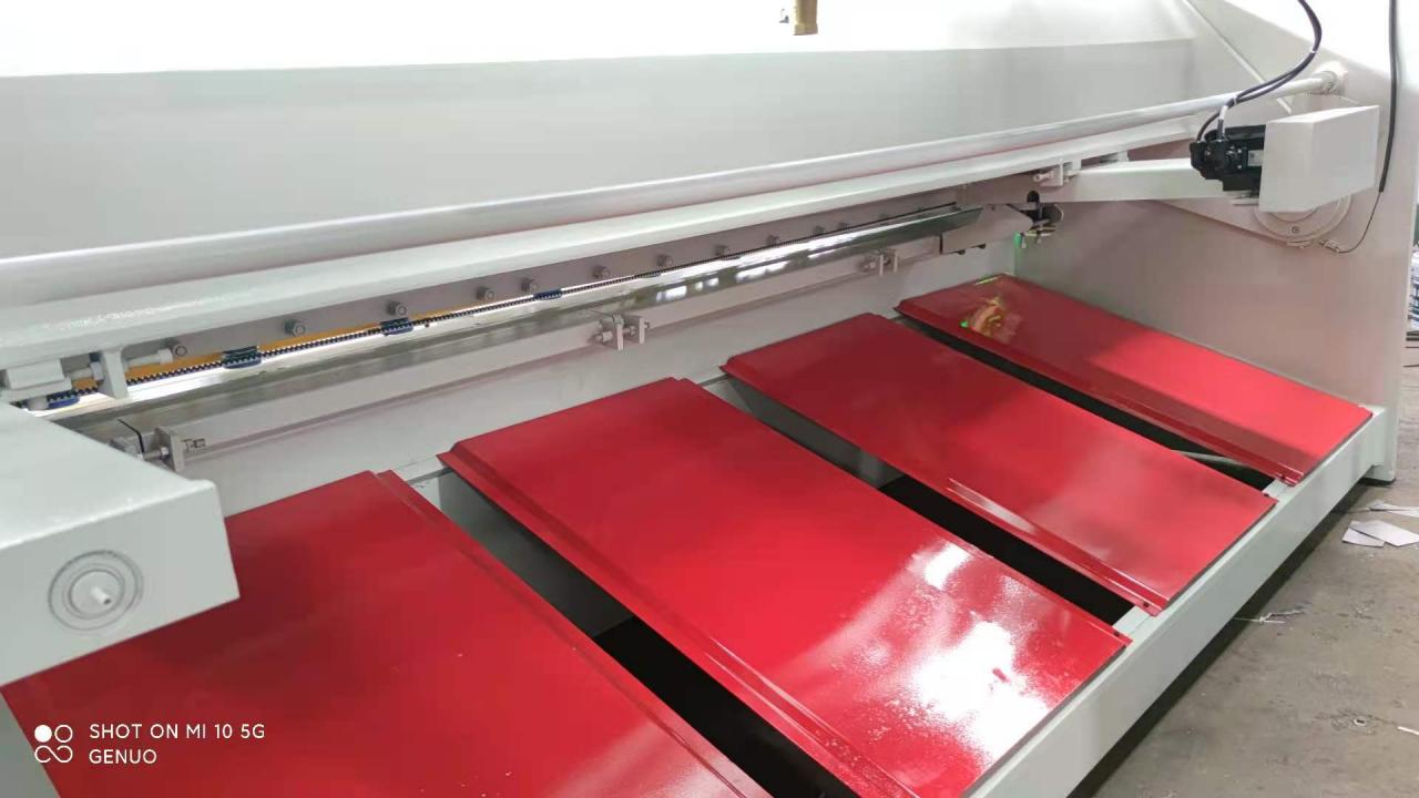 Qc11k Hydraulic Shear Machine And Guillotine Shearing Machine For Sheet Metal Cutting